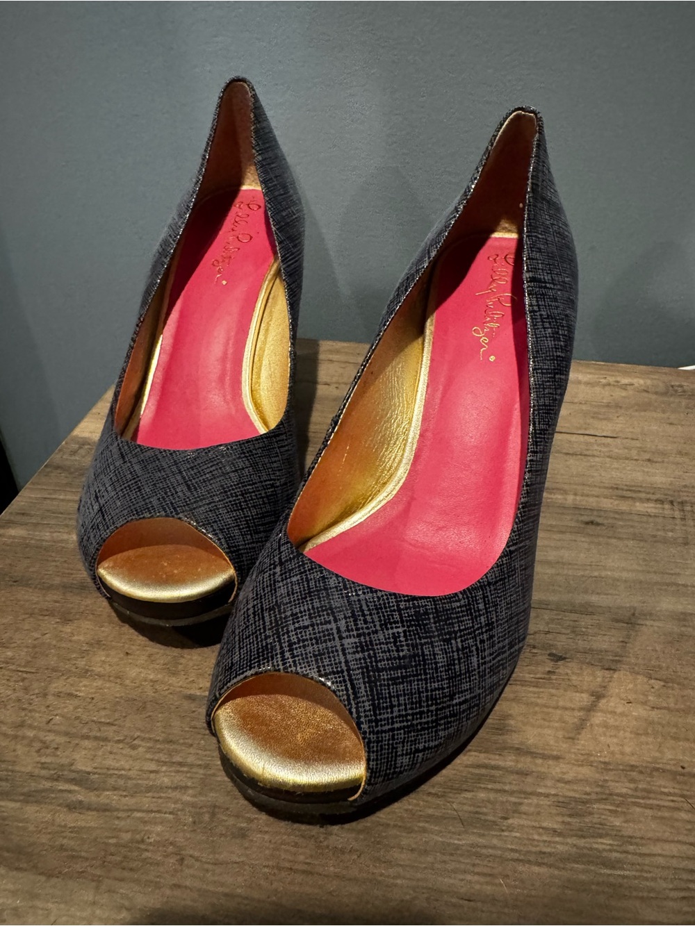 Lilly Pulitzer Peep Toe Wedge Heels Size 6.5 Navy Blue Black Textured